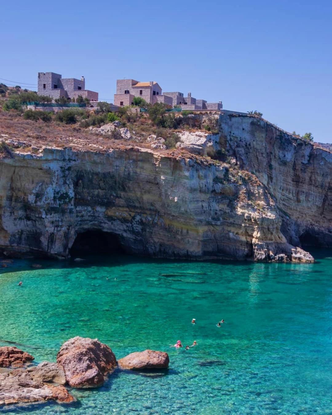 Athevillas Antonis Mína 外观 照片