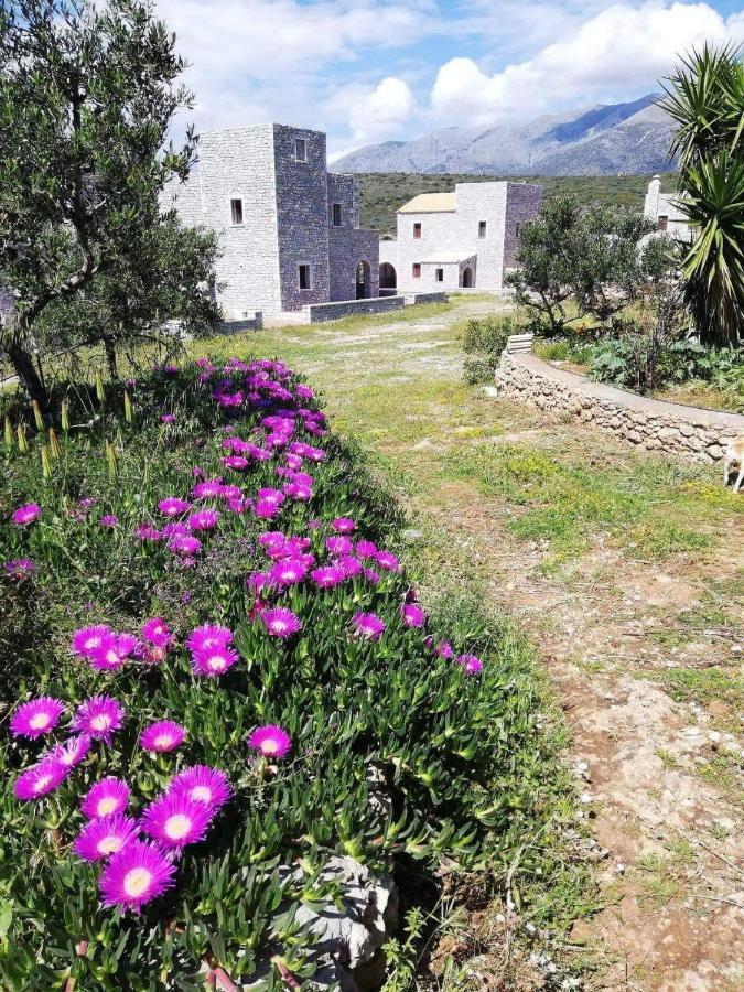Athevillas Antonis Mína 外观 照片